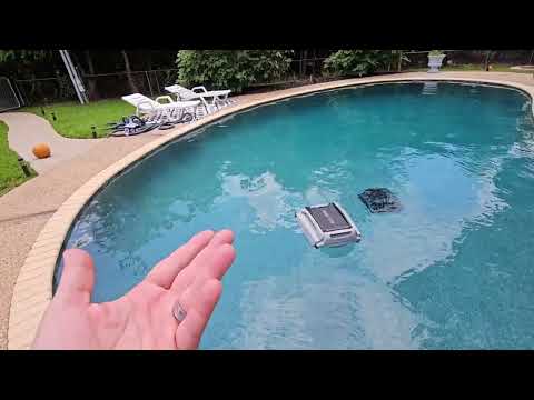 solar pool skimmer: Betta SE Plus Solar-Powered Robotic Pool Skimmer shown during my hands-on review
