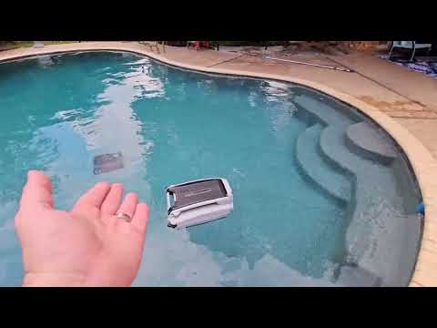 solar pool skimmer: Betta SE Plus Solar-Powered Robotic Pool Skimmer shown during my hands-on review